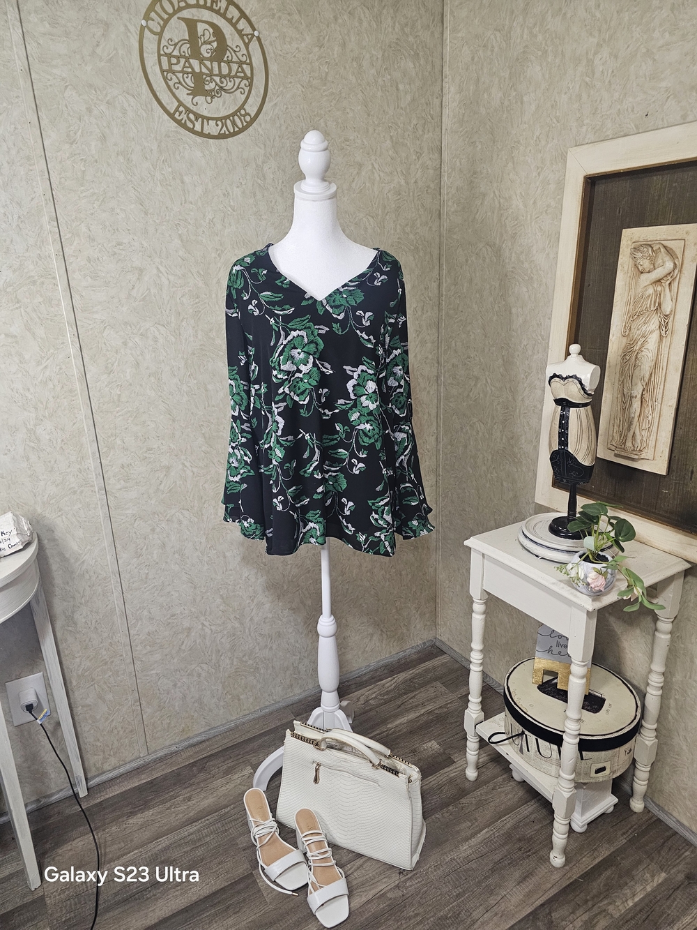 Alfani Size 14 Black V-Neck Long-Sleeve Tunic with Green Floral Print.
